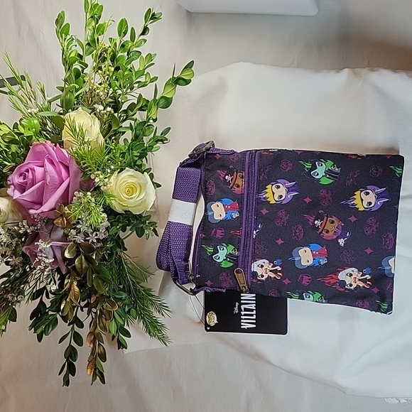 Loungefly Disney Villains Print Passport Bag - Picture 3 of 3